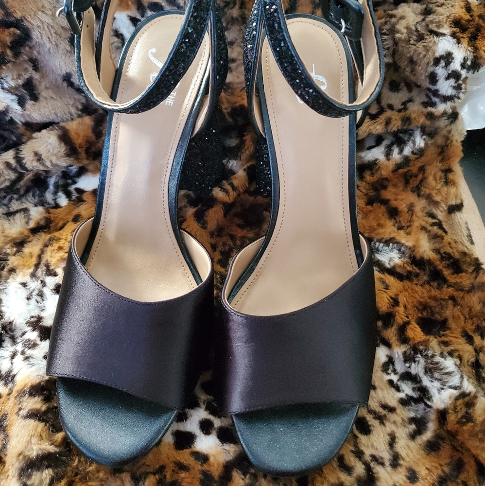 Heels - Picture 2 of 2